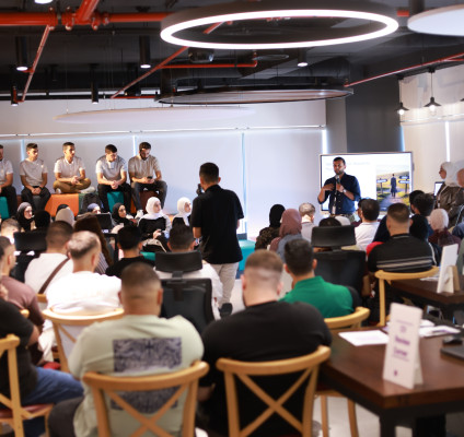 طلبة كلية الهندسة في الجامعة العربية الأمريكية يشاركون في فعالية (Find Your Tech Fit Event) في رام الله