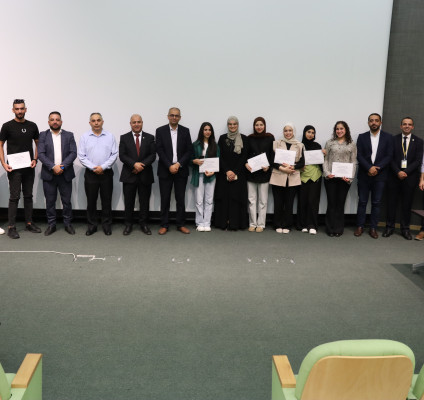 الجامعة العربية الأمريكية تكرّم طلبة كلية الذكاء الاصطناعي وعلم البيانات لإنهائهم دورة تدريبية متخصصة في "إدارة المخاطر المالية" بالتعاون مع البنك الإسلامي الفلسطيني