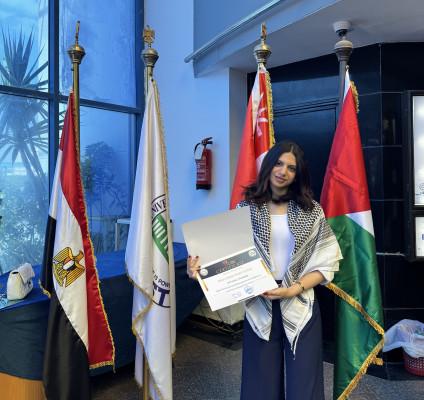 طالبة هندسة الحاسوب ورد عليان من الجامعة العربية الأمريكية تشارك في تدريب بجامعة مصر للعلوم والتكنولوجيا