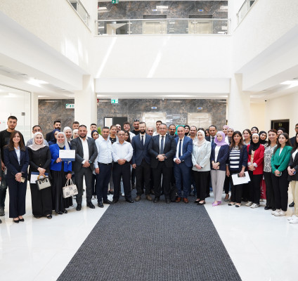 الجامعة العربية الأمريكية وهيئة سوق رأس المال تخرجان الفوج الأول من طلبة برنامج تدريبي متخصص في الثقافة المالية