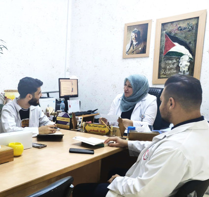 طلبة الصيدلة في الجامعة العربية الأمريكية يعززون مهاراتهم السريرية في تدريب علمي مشترك حول المضادات الحيوية