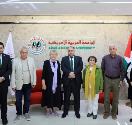 استقبلت الجامعة العربية الامريكية وفداً من حملة شيفيلد للتضامن مع فلسطين ومركز ابداع المعلم والذي زار الجامعة بهدف بحث التعاون الأكاديمي والبحثي، ولقاء طلبة الجامعة المستفيدين من الدعم المالي الذي تقدمه الحملة لإكمال دراستهم الجامعية.  واستقبل الوفد الضيف الدكتور حازم خنفر نائب رئيس الجامعة للشؤون الاكاديمية، والدكتور عماد فشافشة عميد شؤون الطلبة، والأستاذ فراس صيفي مدير العلاقات العامة، حيث ضم الوفد السيدة كيرستي رايت والسيدة غادة رباح ممثلتا لجنة صندوق حملة شيفيلد للتضامن مع فلسطين من بريطانيا في الضفة ال