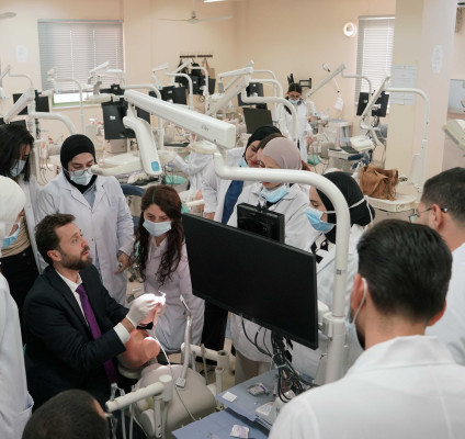الجامعة العربية الأمريكية تنظم دورة تدريبية متقدمة في المعالجة اللبية لأطباء اسنان من مختلف المدن في الضفة والداخل الفلسطيني