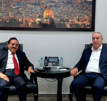 نائب رئيس دولة فلسطين ونائب رئيس اللجنة التنفيذية حسين الشيخ يثمّن دور الجامعة العربية الأمريكية ويؤكد دعمه لخططها الاستراتيجية خلال لقائه رئيس مجلس إدارتها الدكتور يوسف عصفور