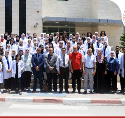 خريجو كلية الصيدلة في الجامعة العربية الأمريكية يواصلون التميز بنسبة نجاح 100% في امتحان مزاولة المهنة في الداخل