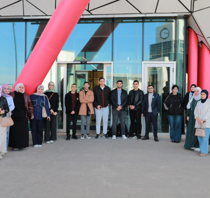 طلبة من الجامعة العربية الأمريكية يشاركون في معرض SehhaTech 2025 للتحول الرقمي في القطاع الصحي