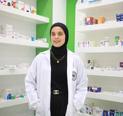 تالا أبو سارة طالبة كلية الصيدلة في الجامعة العربية الأمريكية تطلق أكاديمية مبتكرة تعيد تشكيل مستقبل المهنة