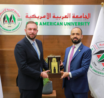 الجامعة العربية الأمريكية تبحث آفاق التبادل الأكاديمي والبحثي مع السفير القبرصي
