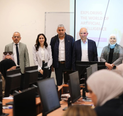 الدكتورة منى نبيل ضميدي تقدم ورشة تدريبية للأكاديميين حول توظيف الذكاء الاصطناعي في التعليم