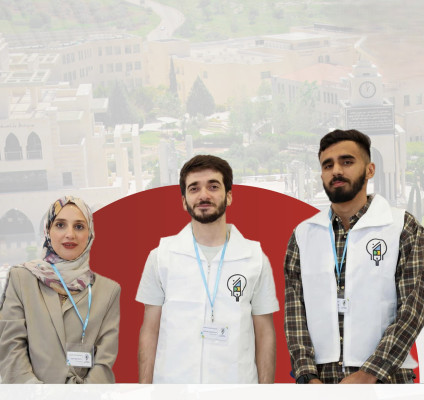 طلبة من كلية تكنولوجيا المعلومات في الجامعة يحصلون على مركز متقدم بمسابقة تحدي الخليل للتصميم (Hebron Designathon)