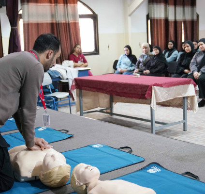 الجامعة العربية الأمريكية تختتم الأنشطة التوعوية لإنعاش القلب الرئوي والاسعافات الأولية لعدد من المدارس