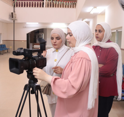 طلبة من الجامعة العربية الأمريكية يرصدون قصص الإرادة في مدرسة النور للمكفوفين