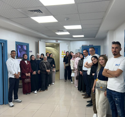 طلبة التصوير الطبي في الجامعة العربية الأمريكية يزورون قسم الطب النووي في مستوصف الرحمة بنابلس