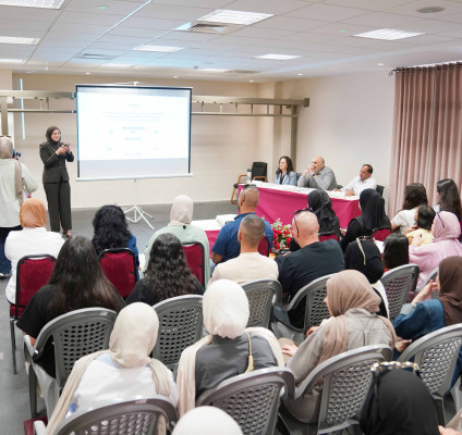 طالبات من كلية علوم الرياضة في الجامعة العربية الأمريكية يقدمن بحثا حول العلاقة بين ممارسة تمارين البيلاتس ومؤشرات الصحة النفسية لدى المشاركات في الأندية الرياضية