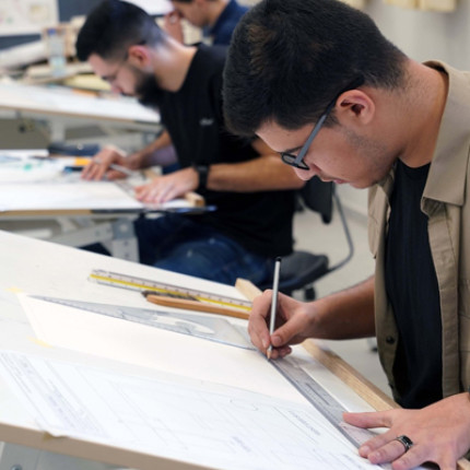 هنا، نرسم مستقبلنا بجهد وإبداع