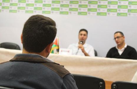 لقطات من المؤتمر الصحفي لمدربي منتخبي فلسطين والمالديف