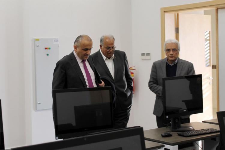 المدير التنفيذي لمجموعة الاتصالات الفلسطينية السيد عمار العكر يزور موقع الجامعة في رام الله